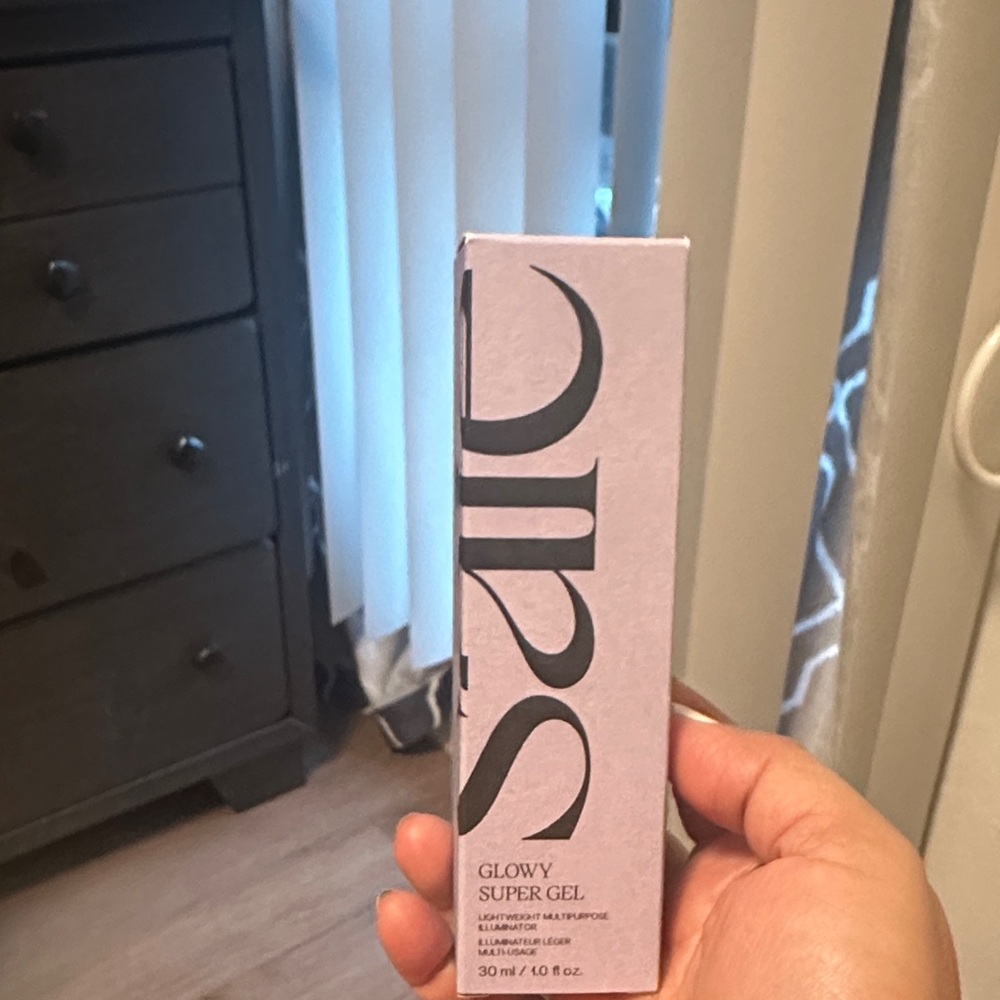 Saie Glowy Super Gel - Illuminating Gel in Subtle Cream